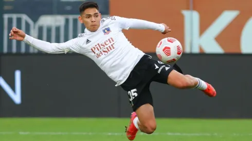 Joan Cruz asoma como titular en Colo Colo.
