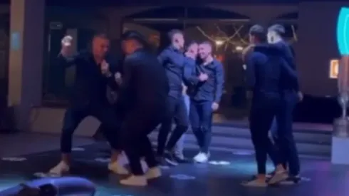 Javier Parraguez hizo cantar a todos los que llevaban la camisa negra.
