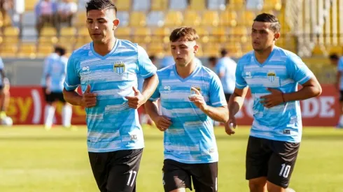 Felipe Flores fue aplaudido por la hinchada de Colo Colo
