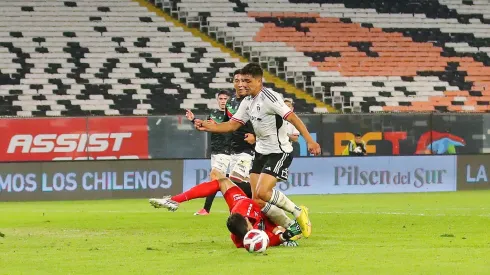 Leonardo Gil se rinde ante los juveniles de Colo Colo.
