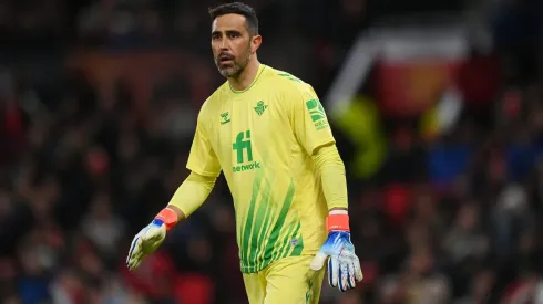 Claudio Bravo habló sobre su futuro a semanas de que finalice su vínculo con Betis.
