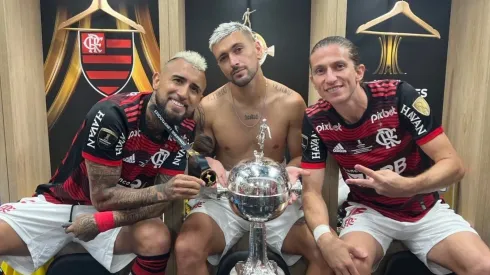 Filipe Luis se despidió de Arturo Vidal, quien se marcó del Flamengo. 
