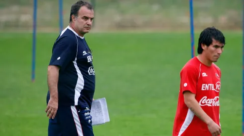 FUTBOL, ENTRENAMIENTO SELECCION CHILENA<br />
TORNEO ESPERANZAS DE TOULON 2008.<br />
MARCELO BIELSA, IZQUIERDA, ENTRENADOR, REPRENDE A GARY MEDEL.<br />
28/05/2008<br />
TOULON, FRANCIA.<br />
ANDRES PINA/PHOTOSPORT
