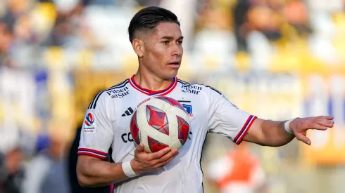 El notable gesto de Óscar Opazo con el escudo de Colo Colo en el Superclásico