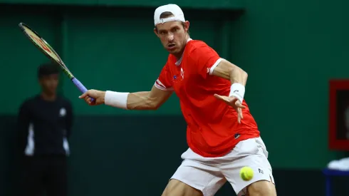 Nicolás Jarry enfrenta a Elias Ymer.
