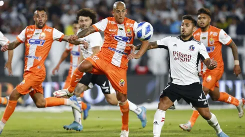 Colo Colo disputa una final contra Cobresal.
