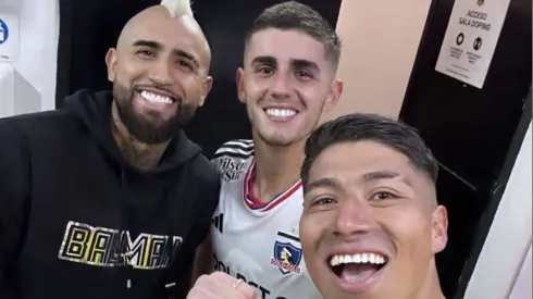 Gustavo Quinteros desclasifica la visita de Arturo Vidal al camarín de Colo Colo.
