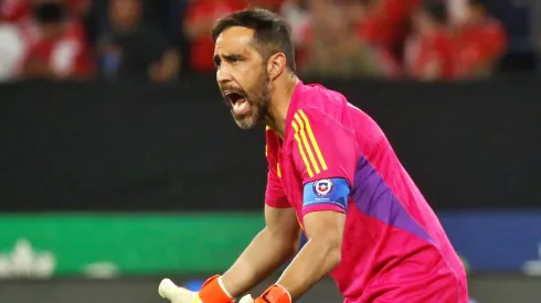 Claudio Bravo ve con angustia el estado del fútbol chileno.

