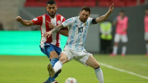 Argentina enfrenta a Paraguay en Buenos Aires.
