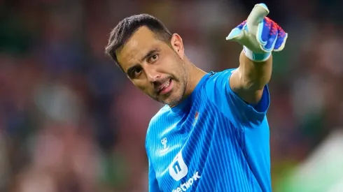 Claudio Bravo en el arco del Betis. Crédito: Betis.
