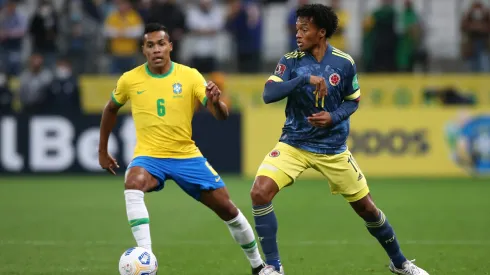 Colombia enfrenmta a Brasil por Eliminatorias.

