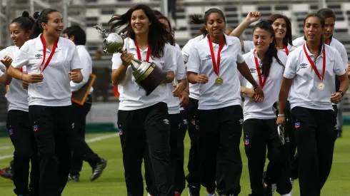 Colo Colo Femenino y un homenaje a las campeonas de América.
