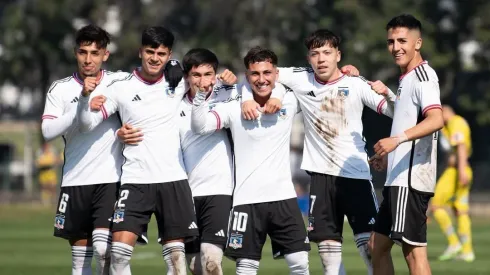 Juveniles que tendrán su primer contrato en Colo Colo. Crédito: Colo Colo Fútbol Joven.
