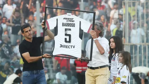 Julio Barroso recibió un homenaje de Colo Colo tras su retiro.
