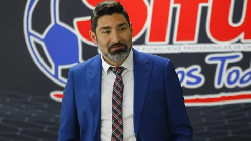 Gamadiel García sigue en alerta por norma de seis extranjeros.
