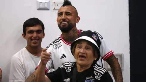 María Colo Colo asistió a la presentación de Arturo Vidal.
