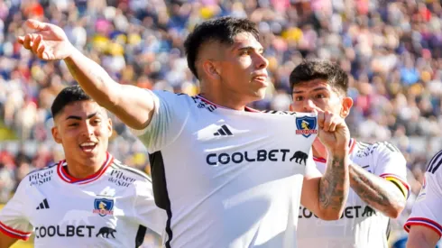 Colo Colo presenta su nueva camiseta para el 2024.

