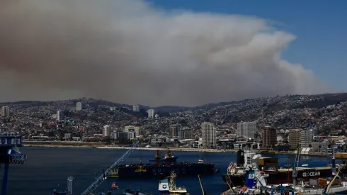 Gigantezcos incendios forestales afectan a la región de Valparaíso.
