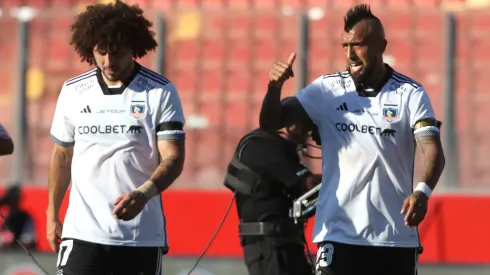 Maximiliano Falcón es pura alegría con Arturo Vidal en Colo Colo.
