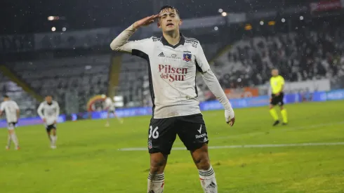 Pablo Solari celebrando su último gol con Colo Colo.
