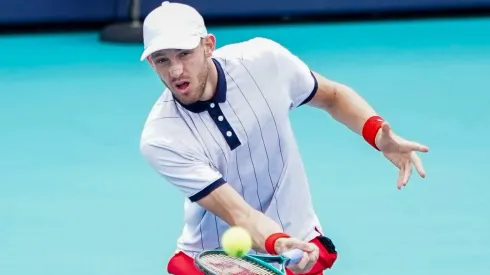 Nicolás Jarry enfrenta a Daniil Medvédev.

