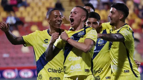 El ex Colo Colo que es figura en Everton