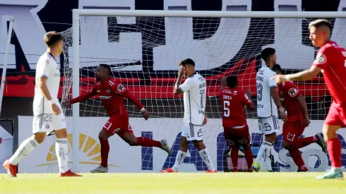 Histórico de Colo Colo en llamas por los puntos perdidos