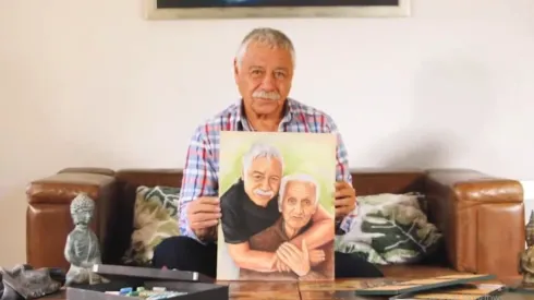 Carlos Caszely protagonizó emotivo video recordando a Leonel Sánchez.
