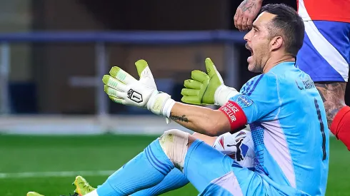 Claudio Bravo desata toda su furia en contra del VAR