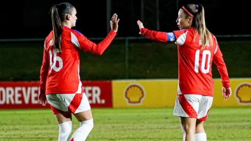 Colo Colo en lo más alto: Yanara Aedo convierte en el Chile vs Paraguay.
