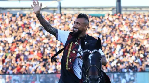 Crack mundial es presentado al estilo Arturo Vidal en Colo Colo