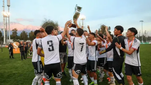 Colo Colo realiza homenaje a sus cadetes durante duelo ante Santa Cruz por la Copa Chile 2024.
