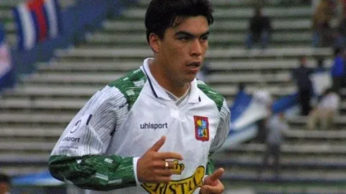 Esteban Paredes con la camiseta de Puerto Montt
