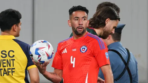 Mauricio Isla aún no resuelve su llegada a Colo Colo.
