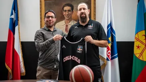 Ernesto Menchaca, el DT de Colo Colo Básquet.
