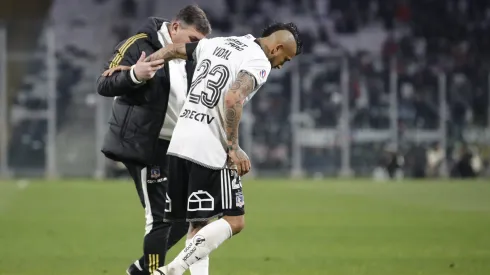 Arturo Vidal salió lesionado en Colo Colo vs Unión Española.
