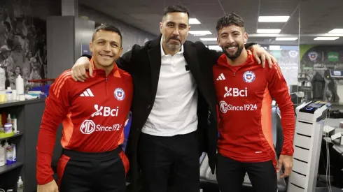 Alexis y Bravo felicitaron a Isla por su fichaje en Colo Colo.
