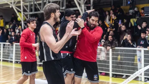 Colo Colo básquetbol queda a un paso de volver a la Liga UNO.
