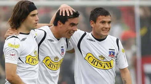 Charles Aránguiz jugando el Superclasico con la camiseta de Colo Colo
