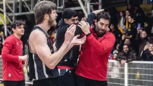 Jorge Schuler y sus compañeros celebran el paso a la final de la Liga DOS
