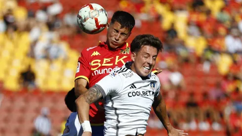 Jorge Almirón celebra la llegada de Jonathan Villagra a Colo Colo.
