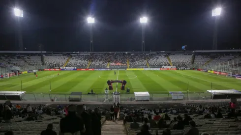 En Colo Colo empiezan a respirar por el estado de la cancha del estadio Monumental.
