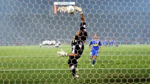 Claudio Bravo y una foto que entró en la historia.
