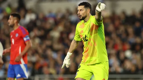 Gabriel Arias atajó ante Argentina tras el retiro de Claudio Bravo.