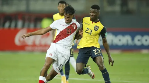 Ecuador enfrenta a Perú por Eliminatorias.
