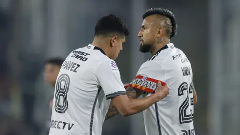 Arturo Vidal y Esteban Pavez protagonizaron hermoso encuentro en Colo Colo.
