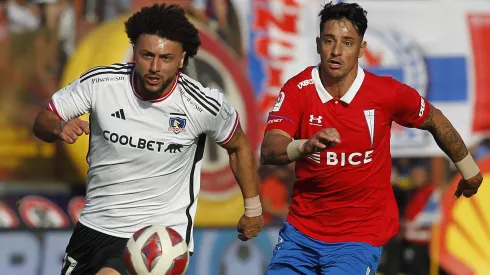 Futbol, Universidad Catolica vs Colo Colo.<br />
Fecha 10, campeonato Nacional 2023.<br />
El jugador de Universidad Catolica Fernando Zampedri, derecha, disputa el balon con Maximiliano Falcon de Colo Colo. durante el partido de primera division realizado en el estadio Santa Laura en Santiago, Chile.<br />
15/04/2023<br />
Dragomir Yankovic/Photosport
Football, Universidad Catolica vs Colo Colo.<br />
10nd turn, 2023 National Championship.<br />
Universidad Catolica's playerFernando Zampedri, right, vies for the ball against Maximiliano Falcon  of  Colo Colo. during the first division match at the stadium Santa Laura stadium in Santiago, Chile.<br />
15/04/2023<br />
Dragomir Yankovic/Photosport
