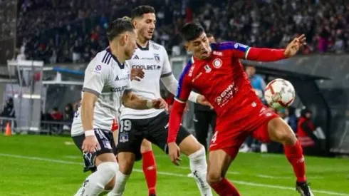Diego Ulloa jugando ante Colo Colo
