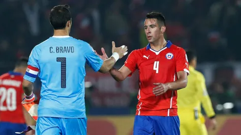 El colocolino encuentro entre Mauricio Isla y Claudio Bravo