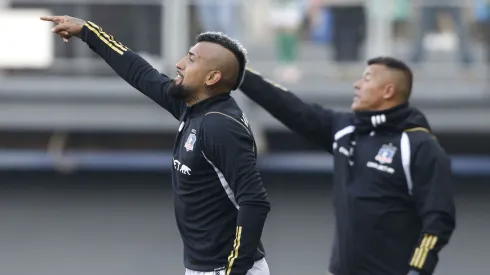 Arturo Vidal obtiene el título de entrenador de fútbol.
